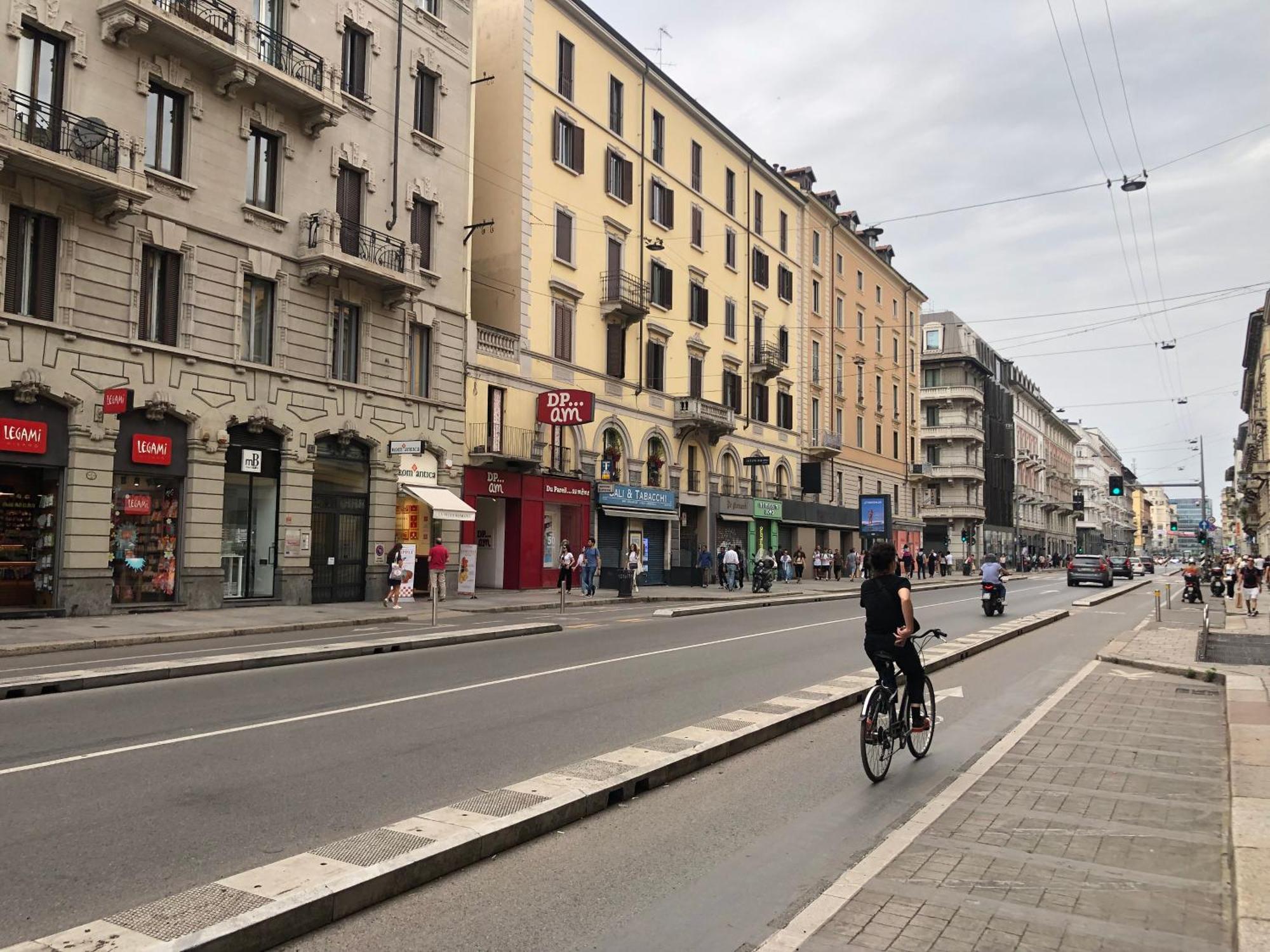 Mansarda Di Nolo-Mm Pasteur-Red Line — Photos 1